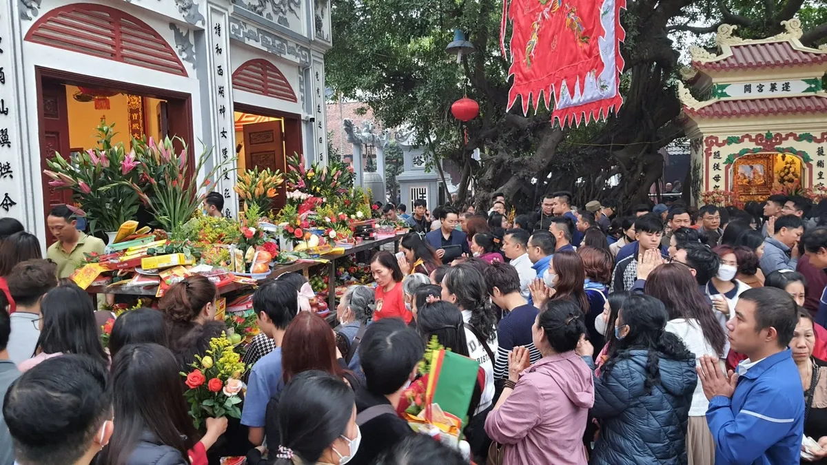 Hà Nội cứu 3 người mắc kẹt trong vụ cháy nhà rạng sáng 29 Tết - Ảnh 3.