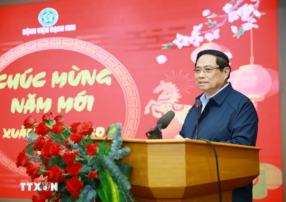 Thủ tướng ch&uacute;c Tết, kiểm tra c&ocirc;ng t&aacute;c ứng trực của ng&agrave;nh Y tế tại H&agrave; Nội - Ảnh 3.