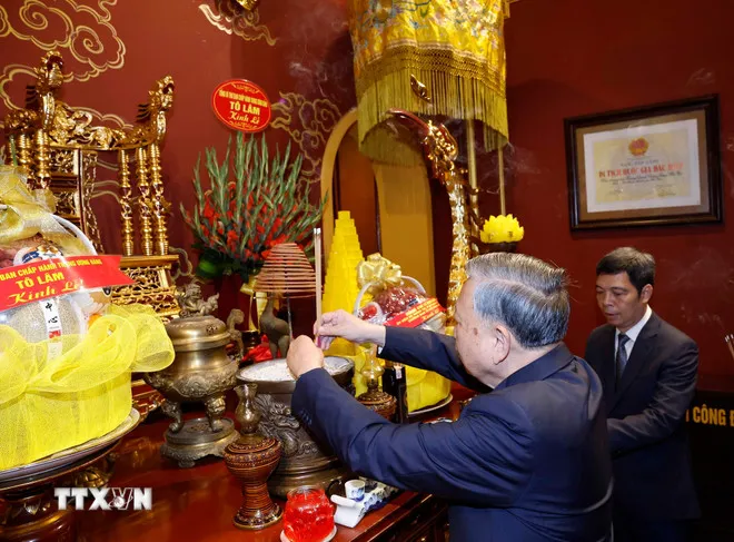 Tổng B&iacute; thư d&acirc;ng hương tưởng niệm Chủ tịch Hồ Ch&iacute; Minh tại Nh&agrave; 67 - Ảnh 2.