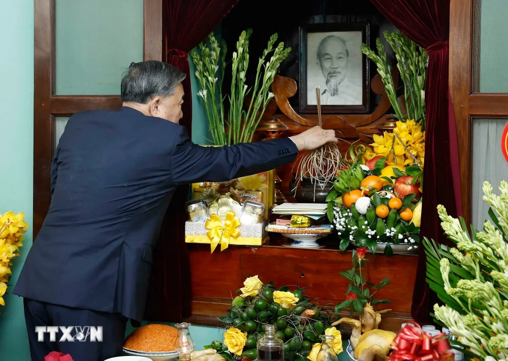 Tổng B&iacute; thư d&acirc;ng hương tưởng niệm Chủ tịch Hồ Ch&iacute; Minh tại Nh&agrave; 67 - Ảnh 5.