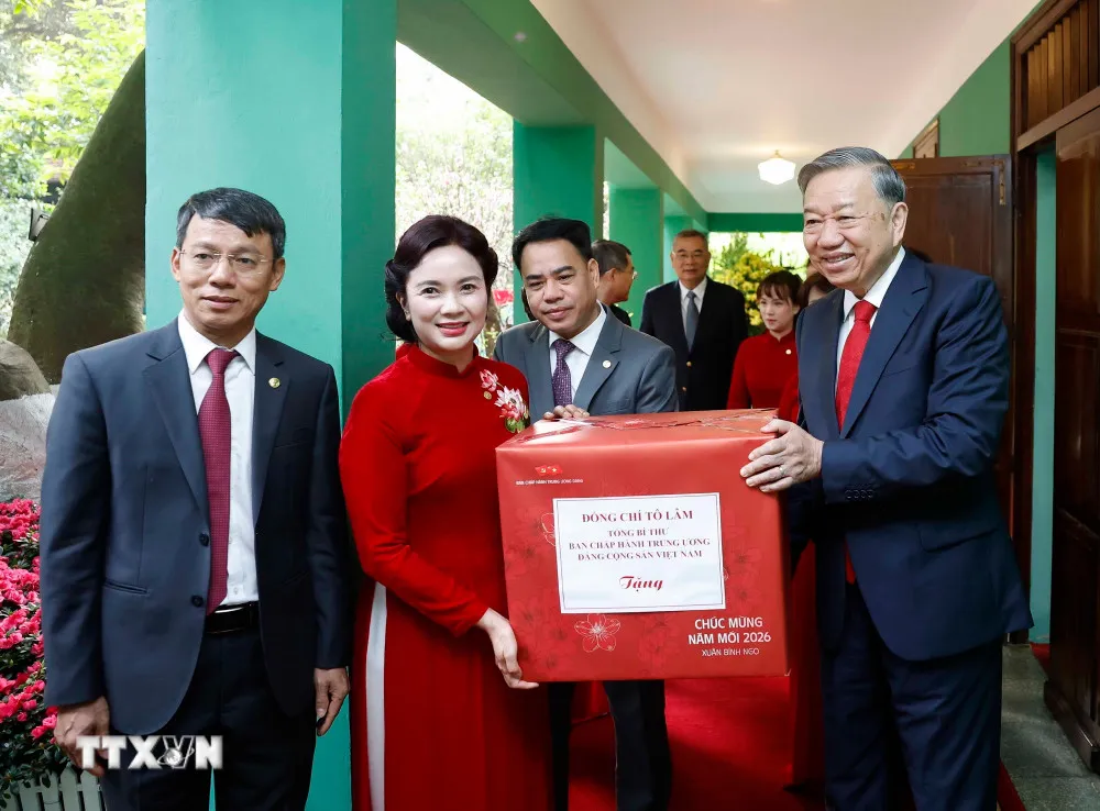 Tổng B&iacute; thư d&acirc;ng hương tưởng niệm Chủ tịch Hồ Ch&iacute; Minh tại Nh&agrave; 67 - Ảnh 7.