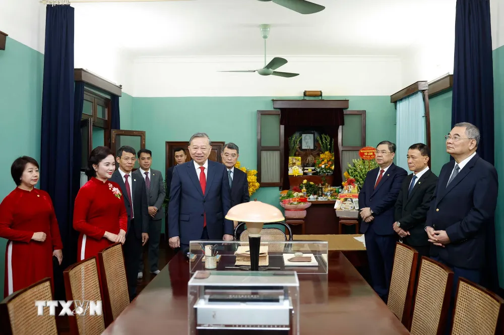 Tổng B&iacute; thư d&acirc;ng hương tưởng niệm Chủ tịch Hồ Ch&iacute; Minh tại Nh&agrave; 67 - Ảnh 6.