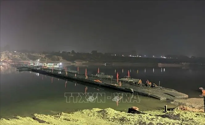 Hoàn thành bắc cầu phao qua sông Lô - Ảnh 5.