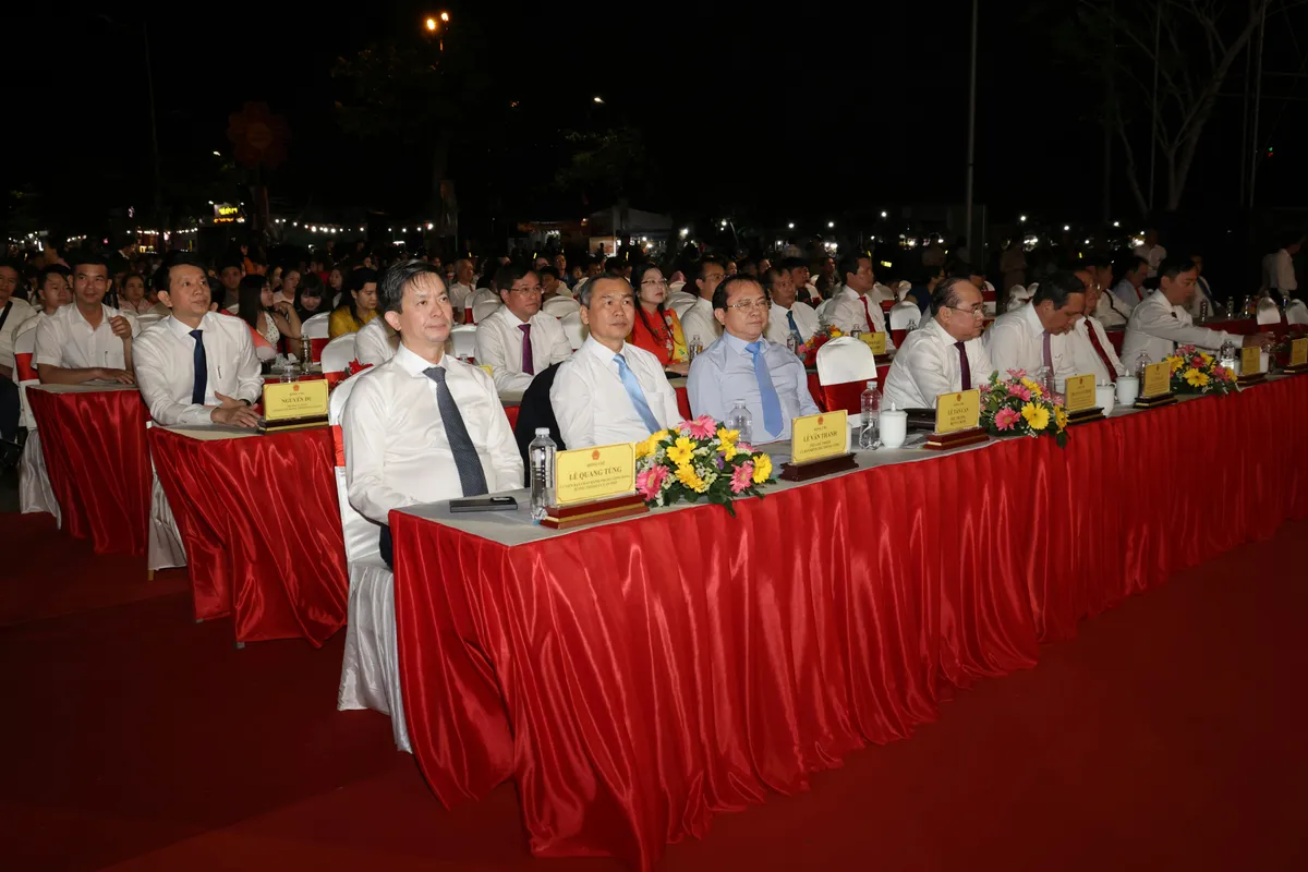 Đ&ecirc;m Giao thừa B&iacute;nh Ngọ 2026: Cần Thơ bừng s&aacute;ng trong sắc m&agrave;u nghệ thuật v&agrave; ph&aacute;o hoa - Ảnh 6.