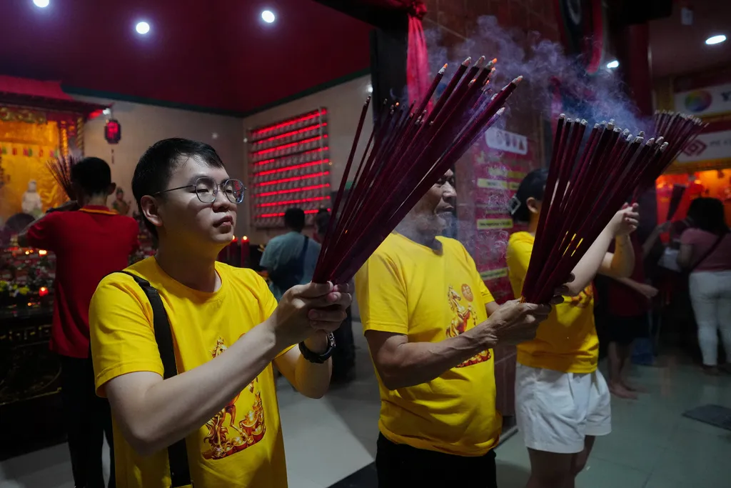 Khoảnh khắc bước sang năm Bính Ngọ trên khắp thế giới- Ảnh 10. Khoảnh khắc bước sang năm Bính Ngọ trên khắp thế giới- Ảnh 10.