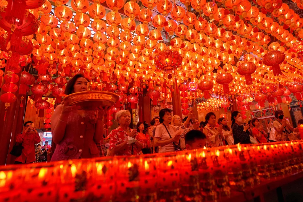 Khoảnh khắc bước sang năm Bính Ngọ trên khắp thế giới- Ảnh 13. Khoảnh khắc bước sang năm Bính Ngọ trên khắp thế giới- Ảnh 13.