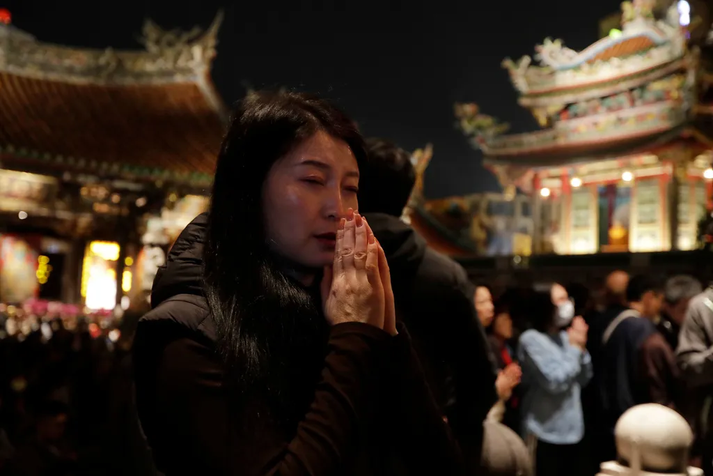 Khoảnh khắc bước sang năm Bính Ngọ trên khắp thế giới- Ảnh 7. Khoảnh khắc bước sang năm Bính Ngọ trên khắp thế giới- Ảnh 7.