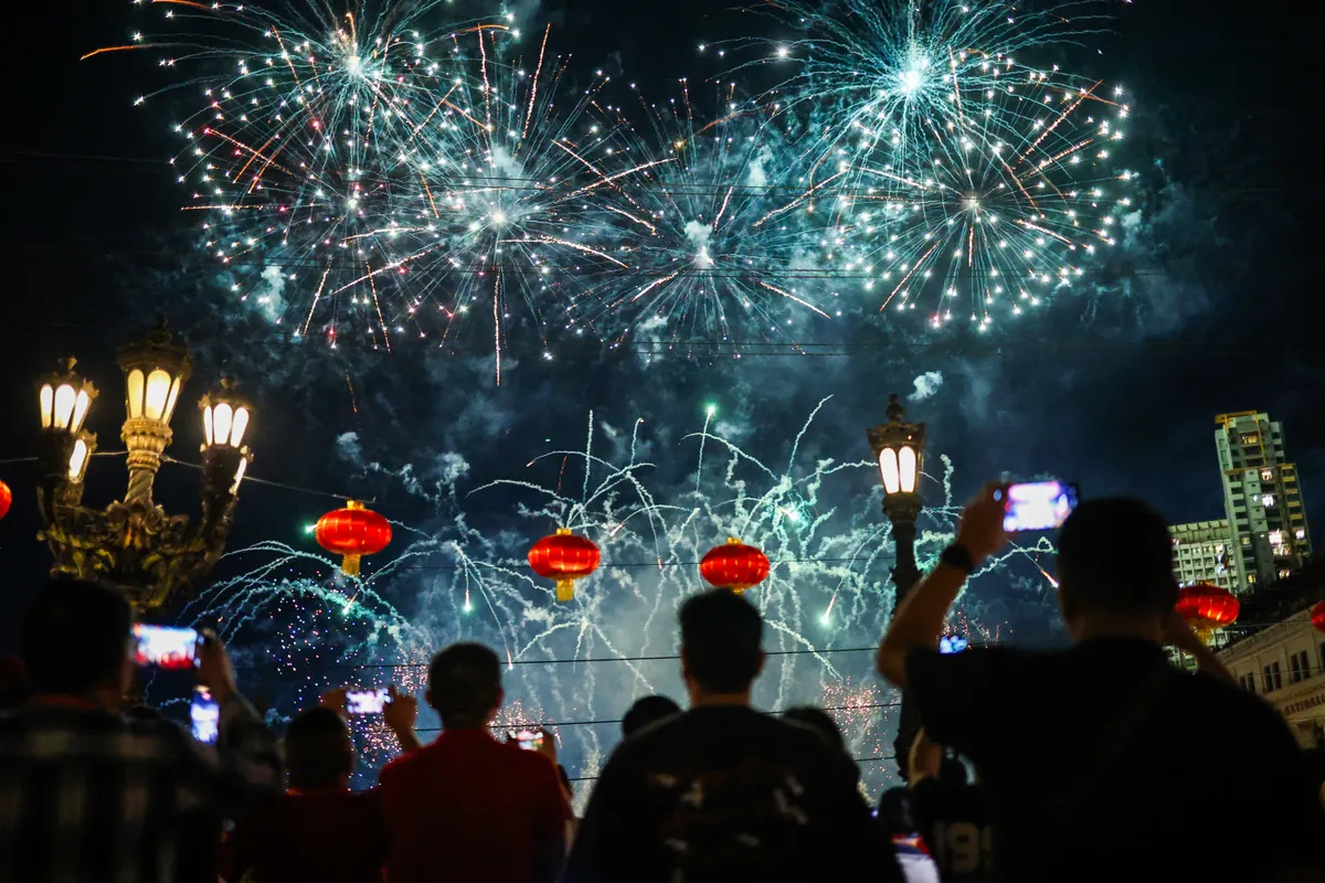 Khoảnh khắc bước sang năm Bính Ngọ trên khắp thế giới- Ảnh 15. Khoảnh khắc bước sang năm Bính Ngọ trên khắp thế giới- Ảnh 15.