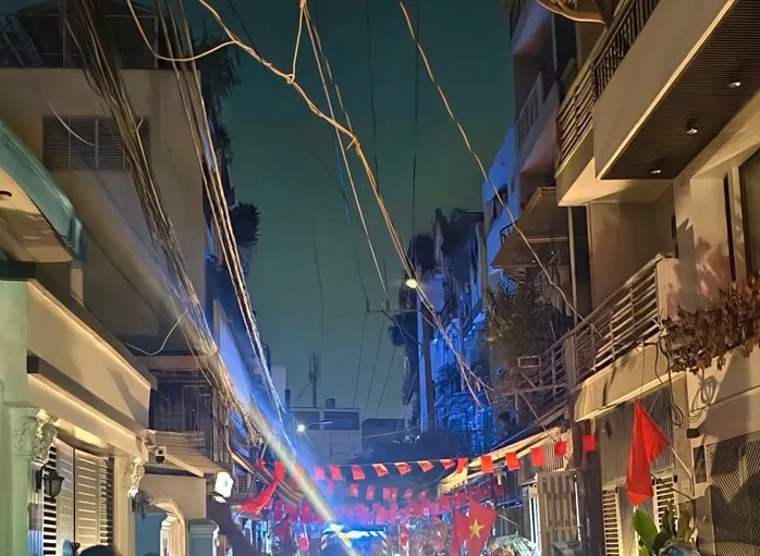 Ch&aacute;y nh&agrave; 3 tầng ở TP Hồ Ch&iacute; Minh v&agrave;o đ&ecirc;m Giao thừa- Ảnh 3.