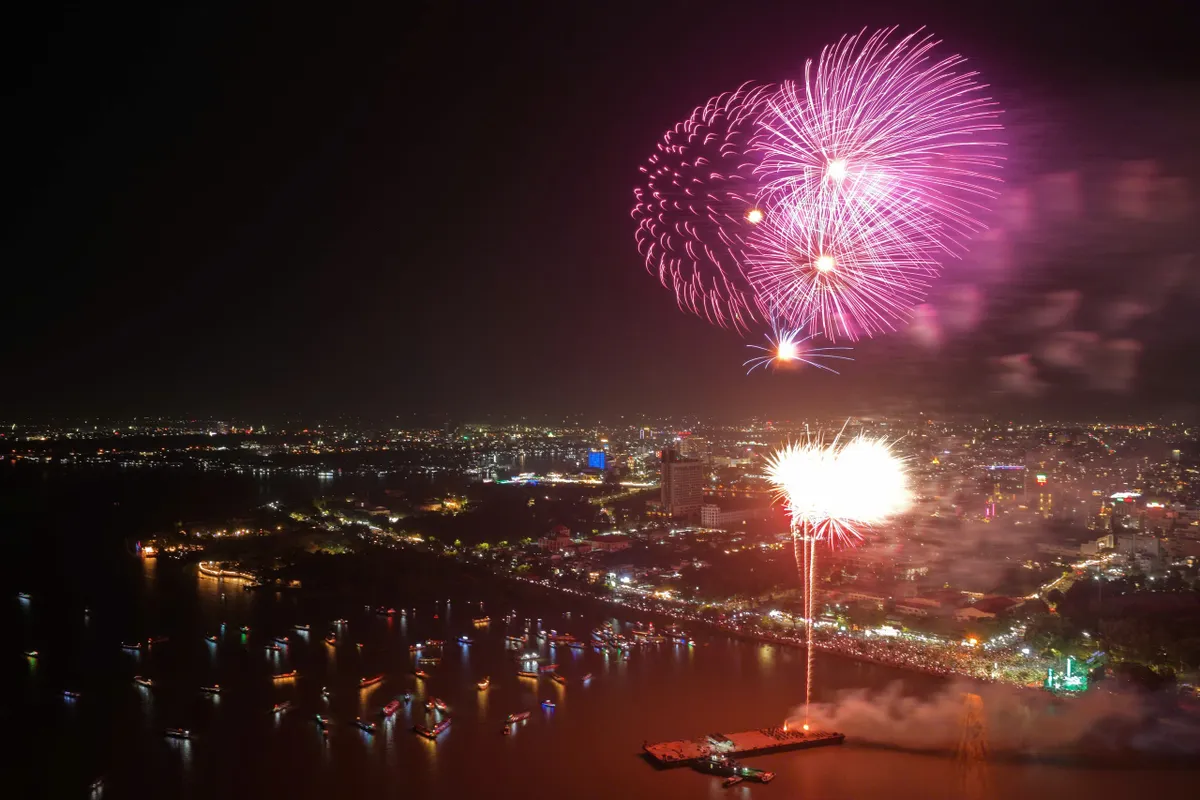 Đ&ecirc;m Giao thừa B&iacute;nh Ngọ 2026: Cần Thơ bừng s&aacute;ng trong sắc m&agrave;u nghệ thuật v&agrave; ph&aacute;o hoa - Ảnh 7.