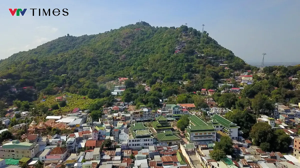 Vía Bà Châu Đốc đầu năm – Nơi niềm tin khởi nhịp mùa xuân mới - Ảnh 1.