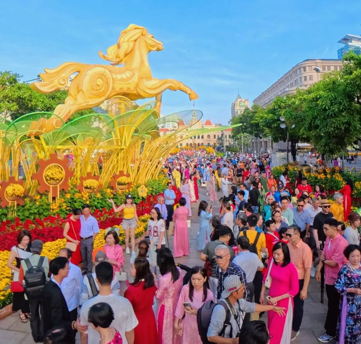 TP Hồ Ch&iacute; Minh ng&agrave;y M&ugrave;ng 1 Tết: Metro miễn ph&iacute; v&eacute;, nhiều hoạt động vui chơi giải tr&iacute; ng&agrave;y Xu&acirc;n s&ocirc;i động - Ảnh 3.