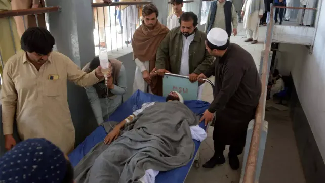 Đ&aacute;nh bom v&agrave; đấu s&uacute;ng tại Pakistan, &iacute;t nhất 17 người thiệt mạng - Ảnh 1.