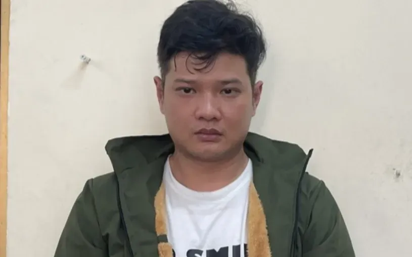 Bắt nhanh đối tượng cắt khóa, trộm 51 điện thoại tại cửa hàng ở Thành phố Hồ Chí Minh- Ảnh 1. Bắt nhanh đối tượng cắt khóa, trộm 51 điện thoại tại cửa hàng ở Thành phố Hồ Chí Minh- Ảnh 1.