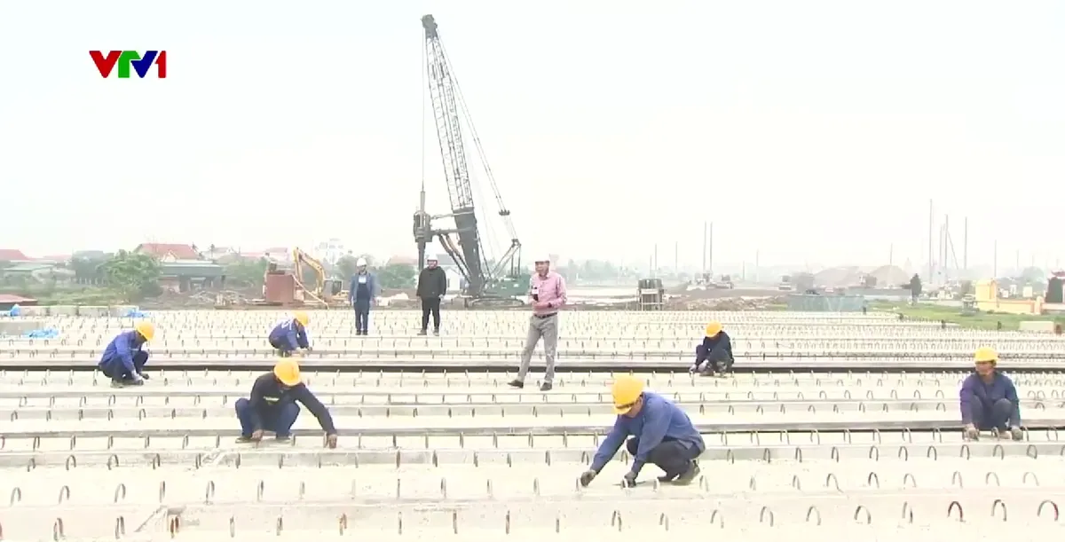 Thi đua ngay từ ng&agrave;y đầu Xu&acirc;n: S&ocirc;i động kh&iacute; thế thi c&ocirc;ng tr&ecirc;n c&aacute;c c&ocirc;ng trường trọng điểm - Ảnh 3.