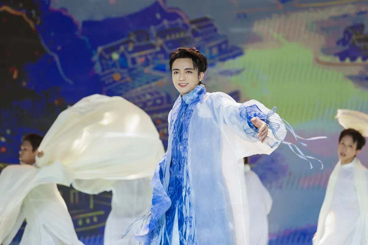 3 giây "tiên tử kết màn" của SOOBIN trong Hoa Xuân Ca 2026- Ảnh 3. 3 giây "tiên tử kết màn" của SOOBIN trong Hoa Xuân Ca 2026- Ảnh 3.