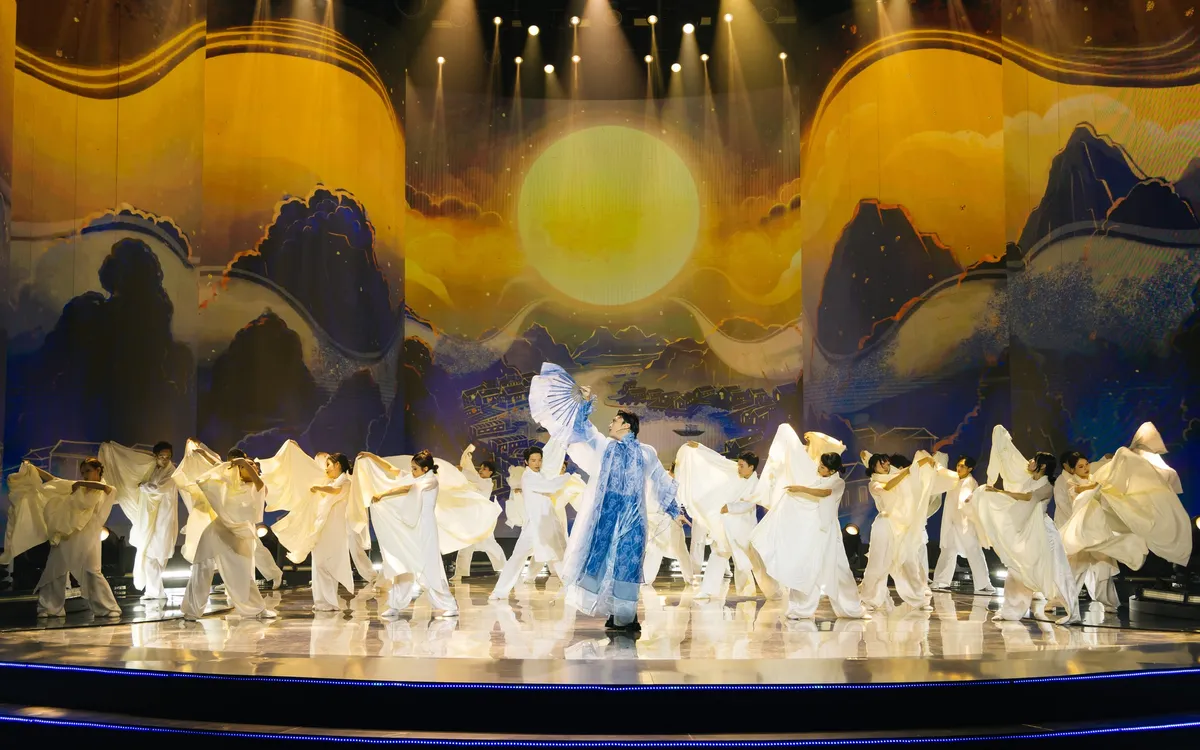 3 giây "tiên tử kết màn" của SOOBIN trong Hoa Xuân Ca 2026- Ảnh 2. 3 giây "tiên tử kết màn" của SOOBIN trong Hoa Xuân Ca 2026- Ảnh 2.