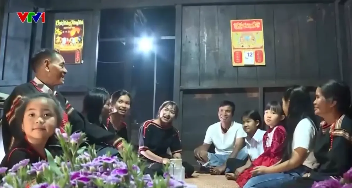 Người d&acirc;n T&acirc;y Nguy&ecirc;n h&acirc;n hoan đ&oacute;n năm mới - Ảnh 1.