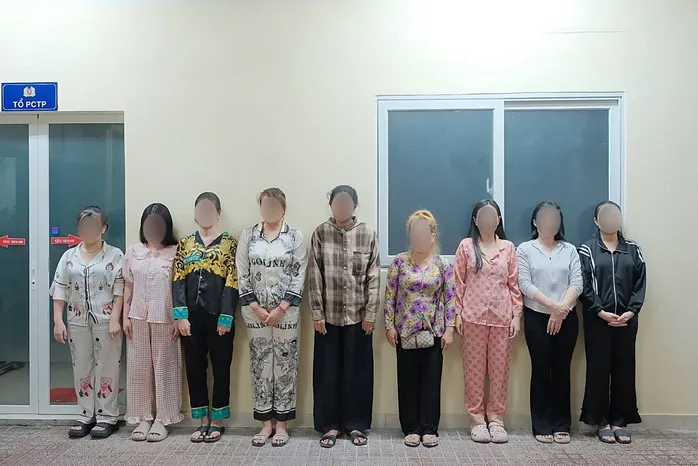 Đ&aacute;nh nhau do m&acirc;u thuẫn tranh kh&aacute;ch ở TP Hồ Ch&iacute; Minh, 9 phụ nữ bị khởi tố- Ảnh 1.