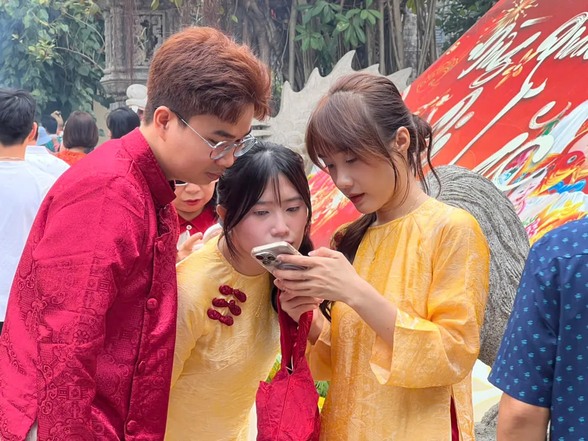 Dấu ấn tâm linh đầu xuân miền Trung: Từ lễ Mẫu Khánh Hòa đến lễ chùa phố biển- Ảnh 12. Dấu ấn tâm linh đầu xuân miền Trung: Từ lễ Mẫu Khánh Hòa đến lễ chùa phố biển- Ảnh 12.