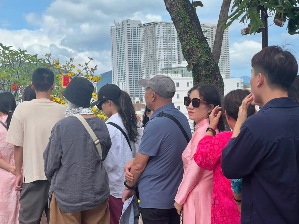 Dấu ấn tâm linh đầu xuân miền Trung: Từ lễ Mẫu Khánh Hòa đến lễ chùa phố biển- Ảnh 2. Dấu ấn tâm linh đầu xuân miền Trung: Từ lễ Mẫu Khánh Hòa đến lễ chùa phố biển- Ảnh 2.