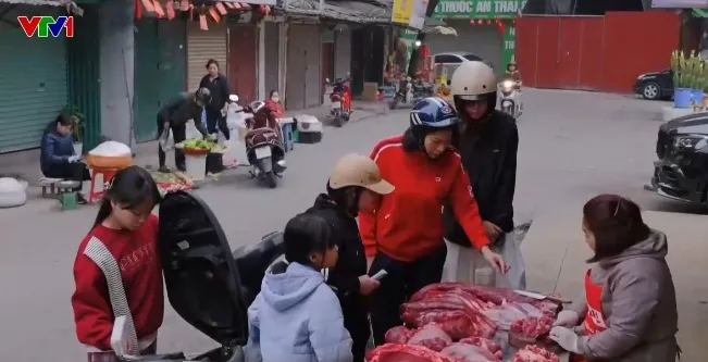 Chợ truyền thống tăng giá thực phẩm sau Tết - Ảnh 3.