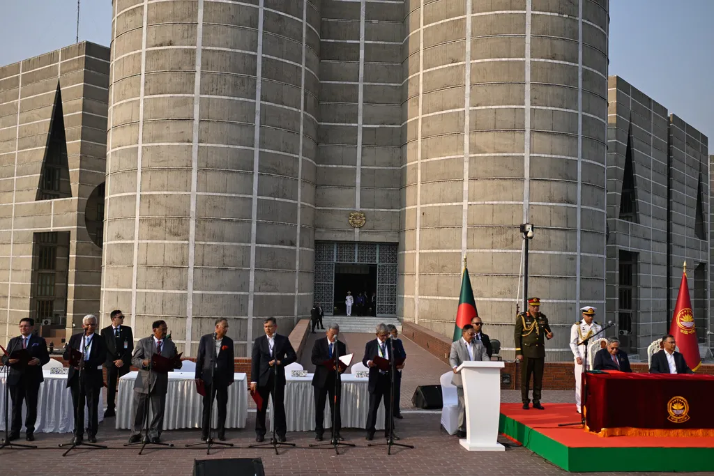 &Ocirc;ng Tarique Rahman tuy&ecirc;n thệ nhậm chức Thủ tướng Bangladesh - Ảnh 1.