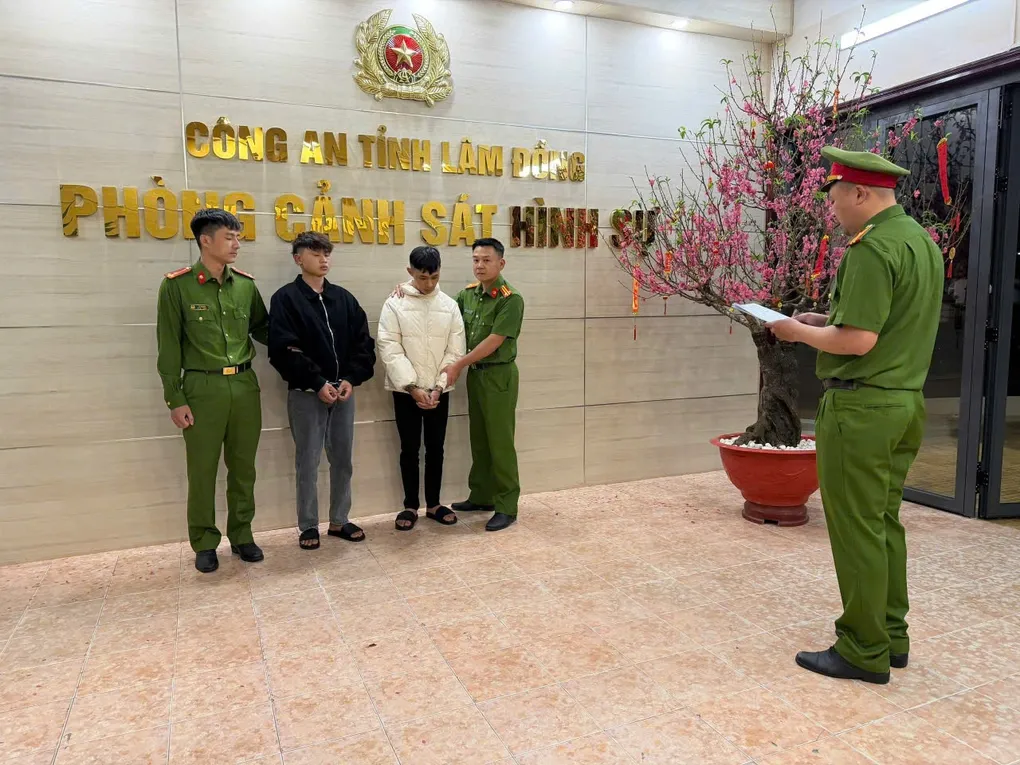 Bắt 2 thiếu ni&ecirc;n cướp tiệm v&agrave;ng đ&ecirc;m giao thừa tại L&acirc;m Đồng- Ảnh 1.