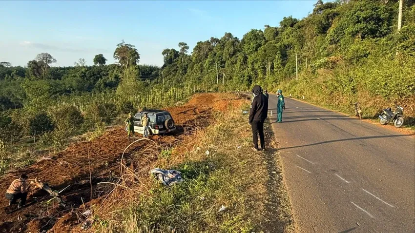 &Ocirc; t&ocirc; con va chạm xe m&aacute;y ở L&acirc;m Đồng, 3 người trong gia đ&igrave;nh tử vong- Ảnh 1.