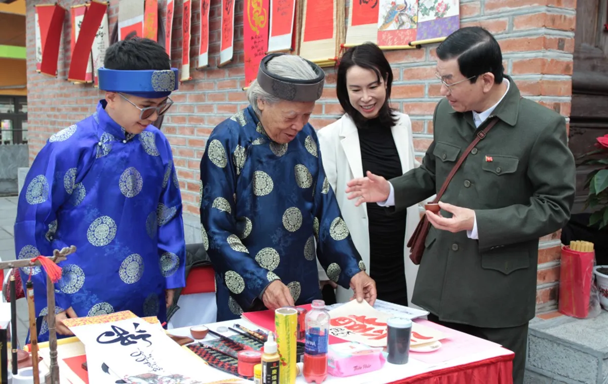 Mồng Ba Tết v&agrave; sứ mệnh g&igrave;n giữ ngọn lửa tr&iacute; tuệ của d&acirc;n tộc- Ảnh 4.