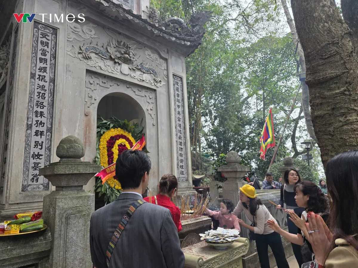 Ph&uacute; Thọ: Ba vạn du kh&aacute;ch h&agrave;nh hương về d&acirc;ng hương Đền H&ugrave;ng đầu năm B&iacute;nh Ngọ - Ảnh 6.