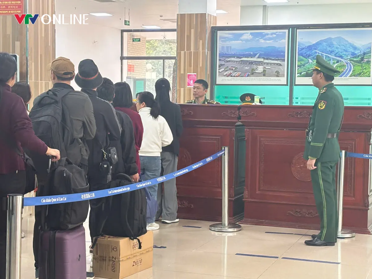 Bộ đội Bi&ecirc;n ph&ograve;ng L&agrave;o Cai: Giữ vững kỷ cương bi&ecirc;n giới, bảo vệ thị trường từ tuyến đầu - Ảnh 1.