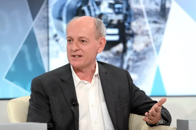 Giáo sư Stuart Russell cảnh báo “cuộc chạy đua vũ trang AI” đe dọa nhân loại- Ảnh 1. Giáo sư Stuart Russell cảnh báo “cuộc chạy đua vũ trang AI” đe dọa nhân loại- Ảnh 1.