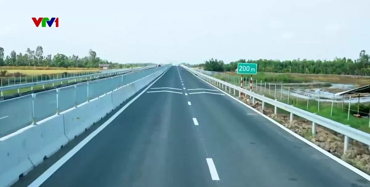 Hạ tầng mở đường ph&aacute;t triển - Ảnh 1.