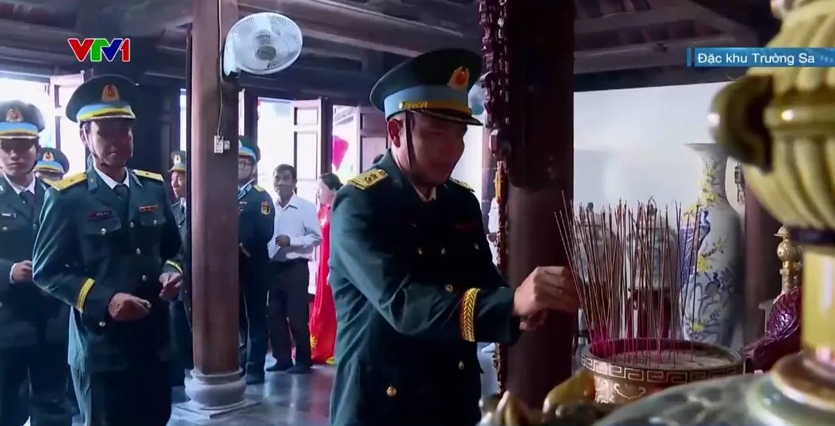 Đi lễ ch&ugrave;a đầu năm tr&ecirc;n đảo Trường Sa - Ảnh 1.