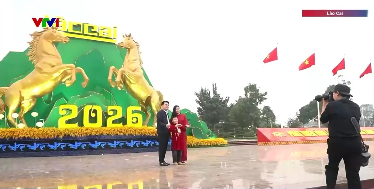 Rộn r&agrave;ng kh&ocirc;ng kh&iacute; du xu&acirc;n mọi miền đất nước - Ảnh 3.