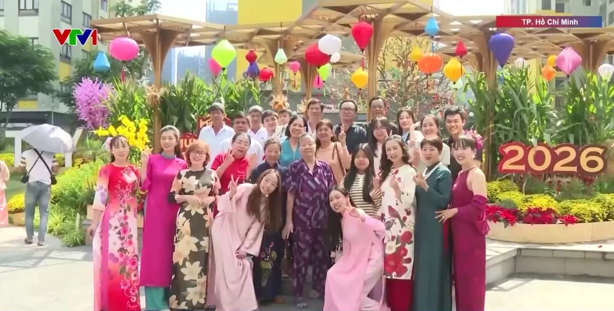 Rộn r&agrave;ng kh&ocirc;ng kh&iacute; du xu&acirc;n mọi miền đất nước - Ảnh 4.