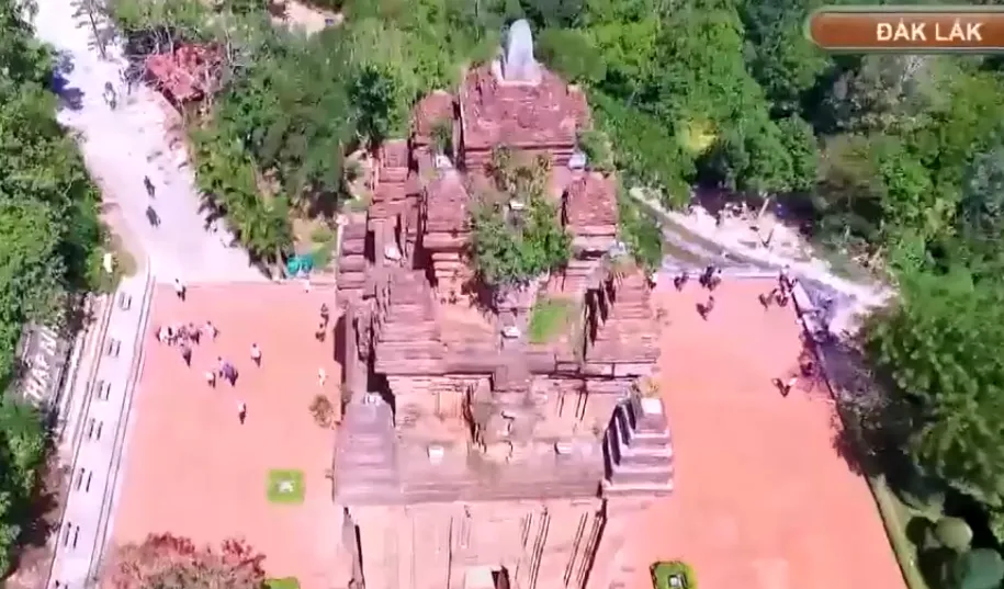 Th&aacute;p Nhạn thu h&uacute;t kh&aacute;ch du lịch trong dịp Tết- Ảnh 2.