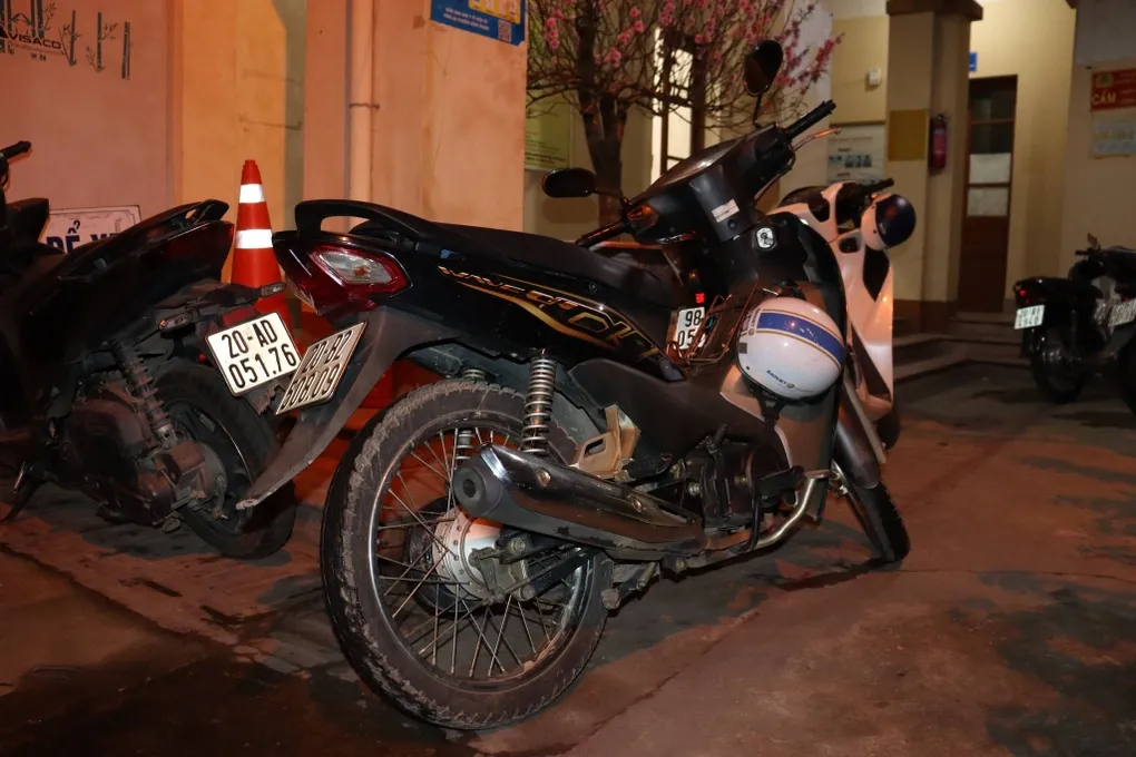 Bị giữ xe v&igrave; vi phạm nồng độ cồn, người đ&agrave;n &ocirc;ng l&eacute;n v&agrave;o b&atilde;i tạm giữ trộm lại phương tiện- Ảnh 1.