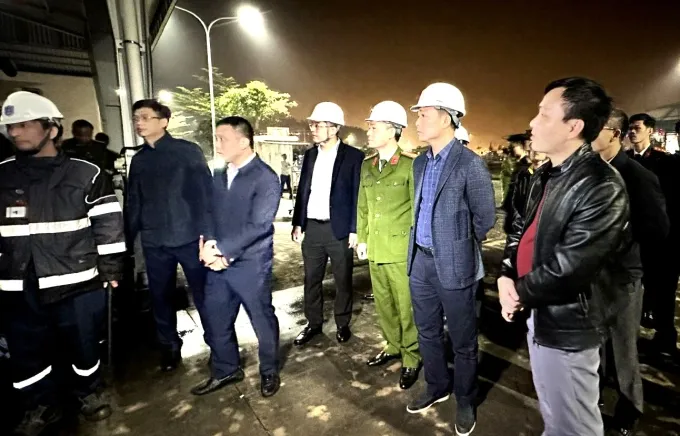 Nghi m&acirc;u thuẫn dịp Tết, người đ&agrave;n &ocirc;ng n&eacute;m m&igrave;n v&agrave;o nh&agrave; anh vợ khiến 10 người bị thương- Ảnh 1.