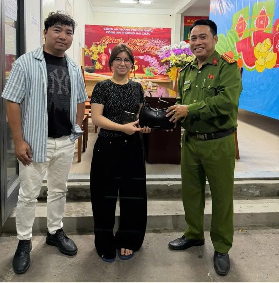 Nhanh ch&oacute;ng t&igrave;m lại t&uacute;i x&aacute;ch, v&iacute; tiền cho du kh&aacute;ch trong ng&agrave;y đầu xu&acirc;n - Ảnh 1.