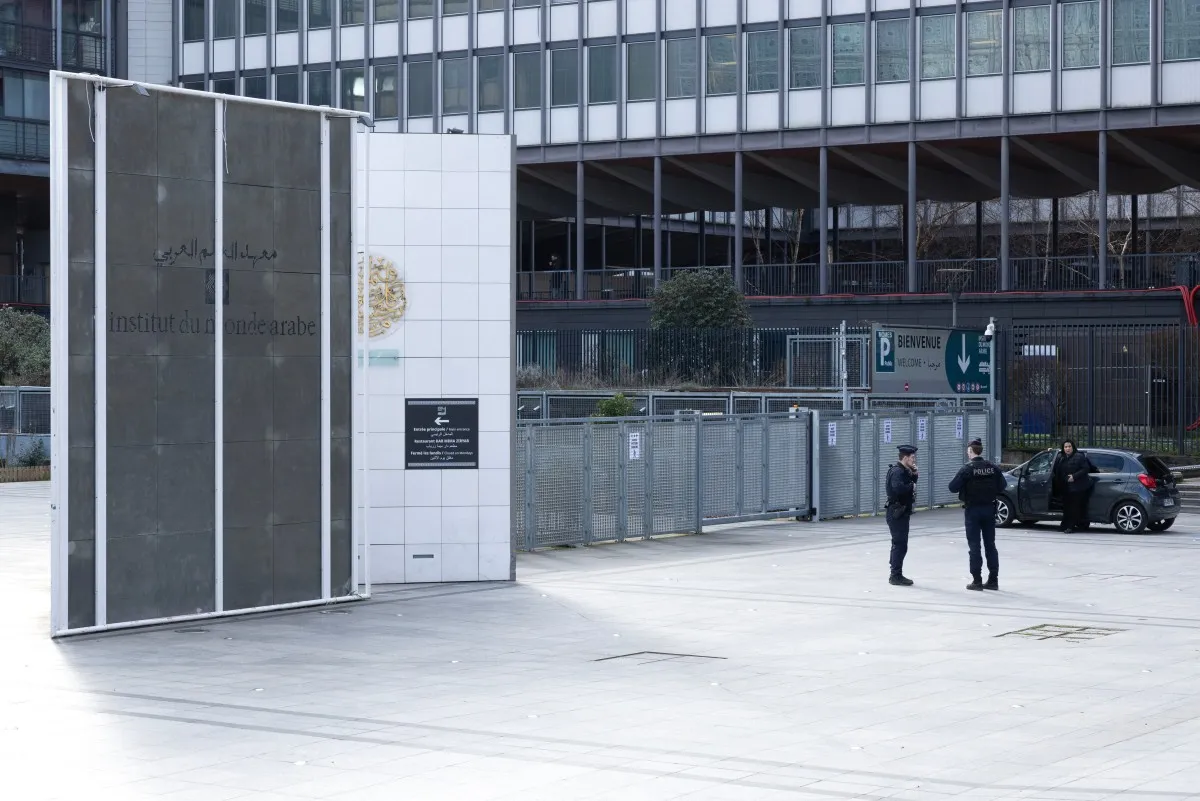 Paris mở 2 cuộc điều tra li&ecirc;n quan đến tỷ ph&uacute; &ldquo;ấu d&acirc;m&rdquo; Jeffrey Epstein, k&ecirc;u gọi nạn nh&acirc;n l&ecirc;n tiếng- Ảnh 1.