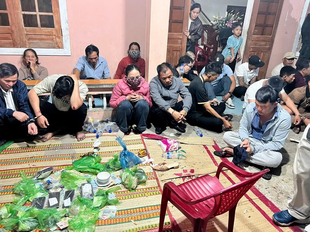 Quảng Ngãi triệt xóa sòng bạc hơn 518 triệu đồng trong đêm mùng 1 Tết- Ảnh 1. Quảng Ngãi triệt xóa sòng bạc hơn 518 triệu đồng trong đêm mùng 1 Tết- Ảnh 1.