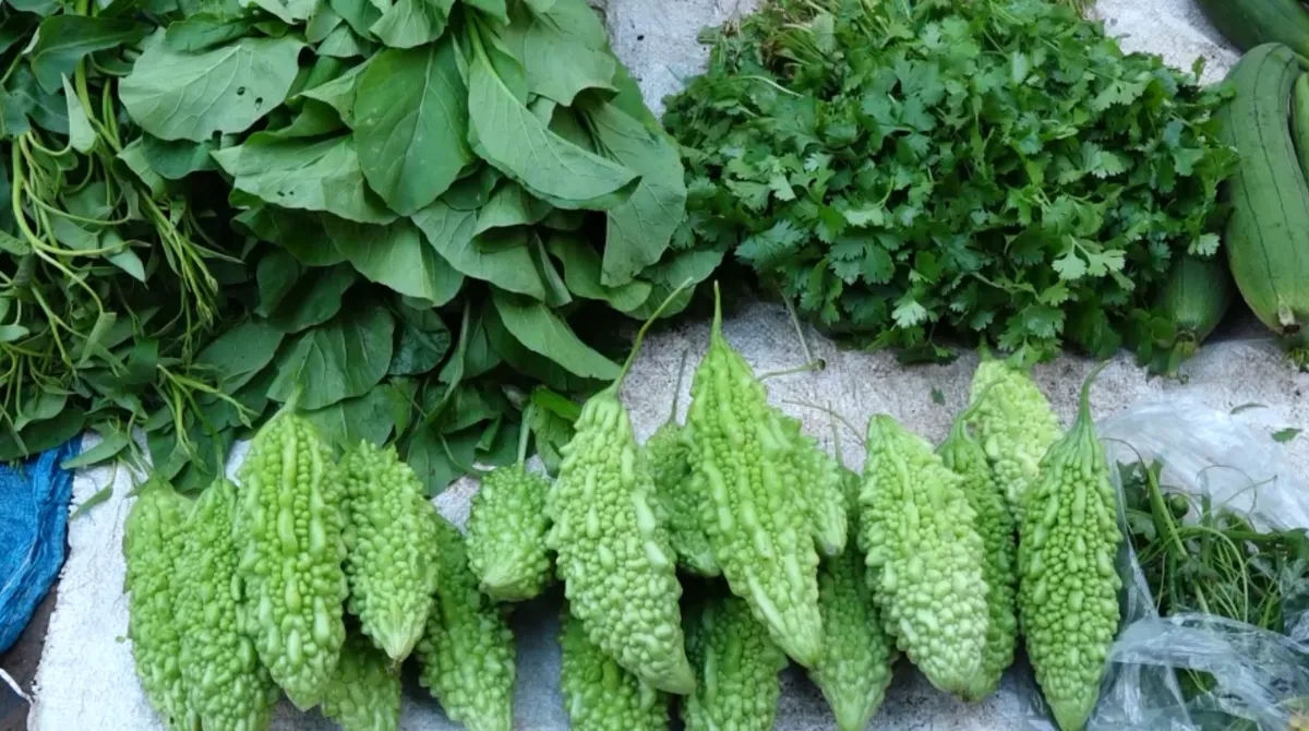 Chợ mở Ngọ - Nơi b&agrave; con v&ugrave;ng lũ gửi gắm ước vọng năm mới- Ảnh 1.