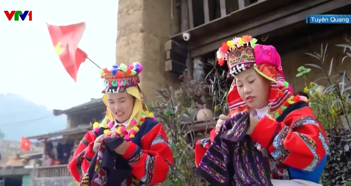 Niềm tin son sắt của đồng b&agrave;o nơi bi&ecirc;n cương với Đảng - Ảnh 1.