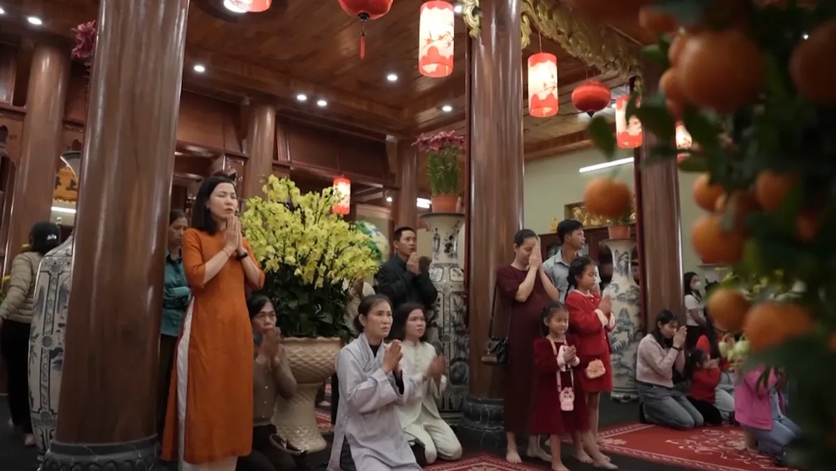 Loại bỏ c&aacute;c hủ tục m&ecirc; t&iacute;n dị đoan trong lễ hội đầu năm- Ảnh 2.