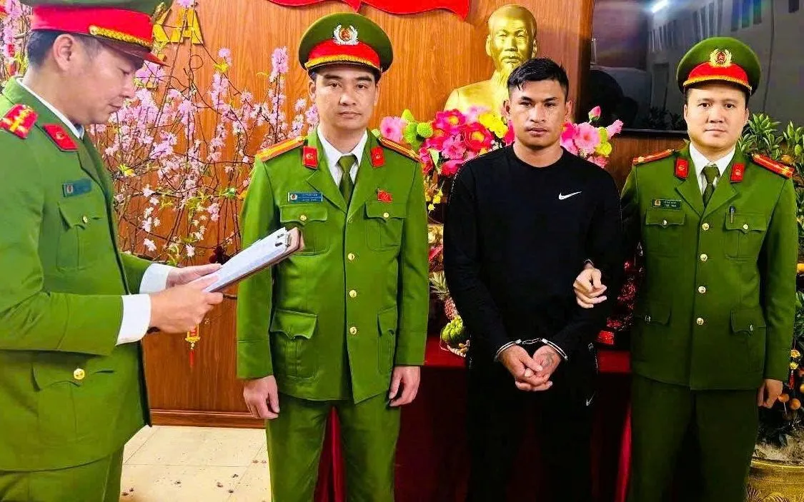 Cơ quan Công an tiến hành bắt giữ đối với Lê Hữu Sơn để làm rõ hành vi hiếp dâm bé gái 13 tuổi. 