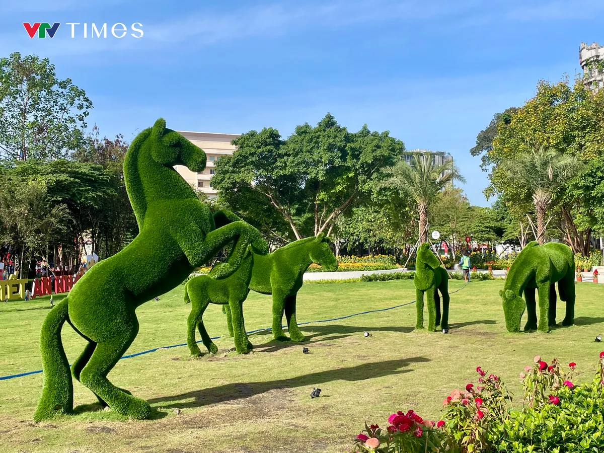 Du xuân ở những "khu đất vàng"- Ảnh 1. Du xuân ở những "khu đất vàng"- Ảnh 1.