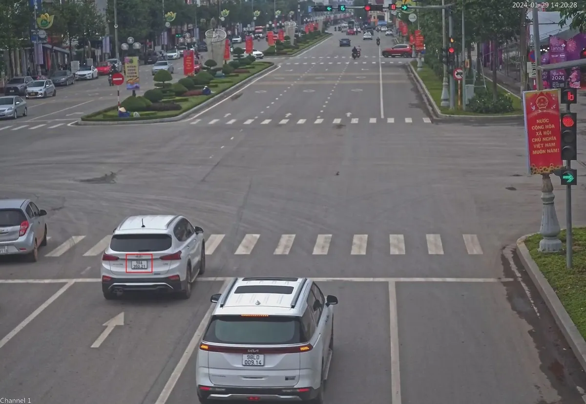 Chủ quan ngày Tết, nhiều tài xế vẫn bị phạt nặng vì vi phạm giao thông- Ảnh 1. Chủ quan ngày Tết, nhiều tài xế vẫn bị phạt nặng vì vi phạm giao thông- Ảnh 1.