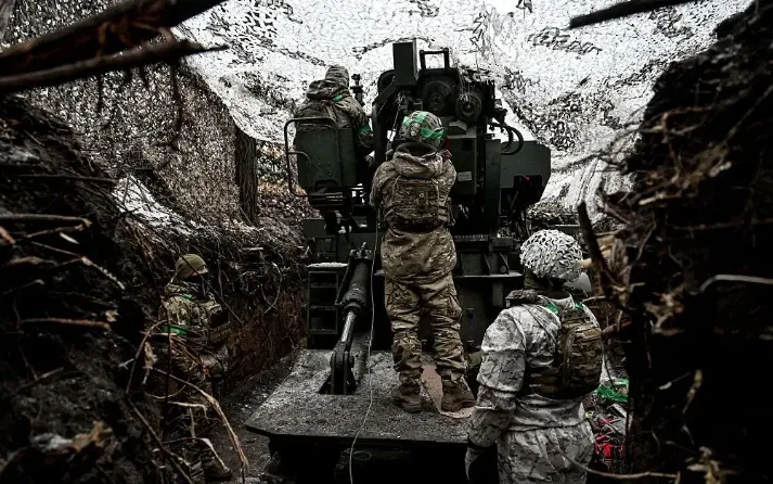 Binh sĩ Ukraine bắn pháo tự hành 2S22 Bohdana 155 mm vào binh lính và thiết bị của Nga tại Pokrovsk thuộc vùng Donetsk (Ảnh: NurPhoto/Getty Images)